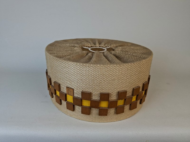 Vintage jute lampenkap met houten accentband (jaren 60–70)